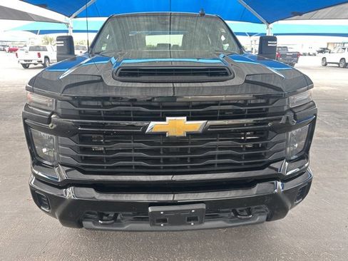 Used 2024 Chevrolet Silverado 2500 Custom w/ Custom Value Package image 2