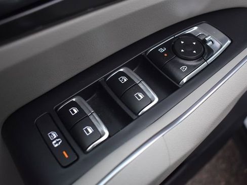 Used 2025 Kia Sorento S image 19