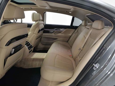 Used 2017 BMW 750i xDrive image 11