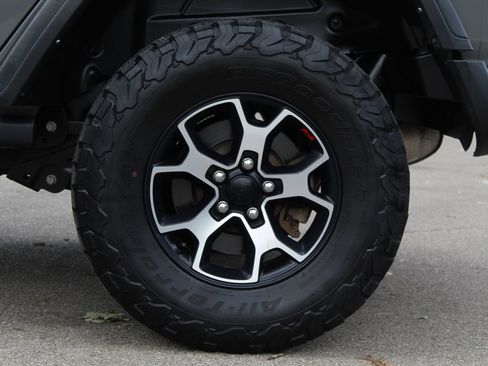 Used 2022 Jeep Wrangler Unlimited Rubicon w/ LED Lighting Group AWD/4WD image 28