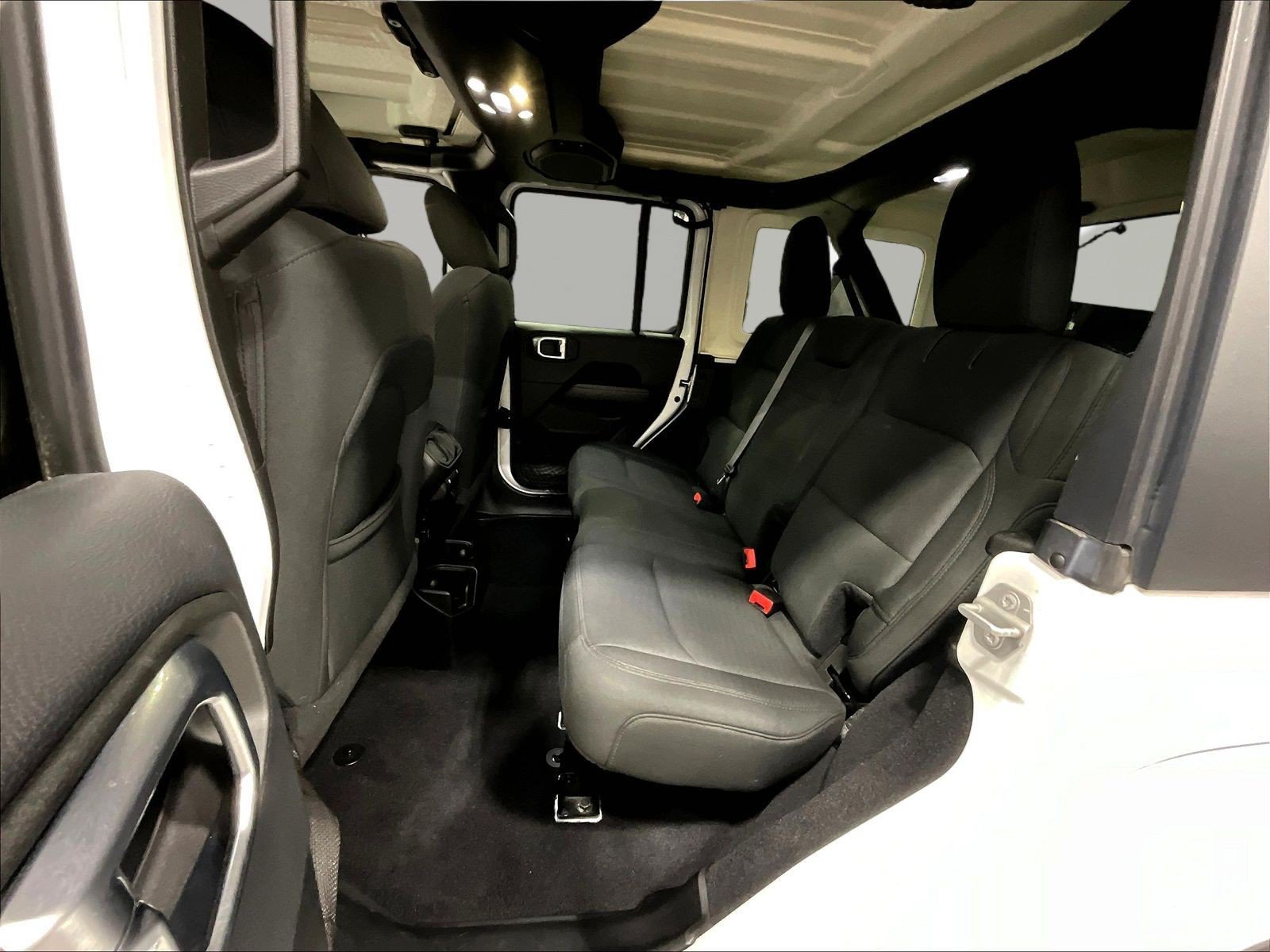 Used 2019 Jeep Wrangler Unlimited Sahara w/ Safety Group AWD/4WD image 22