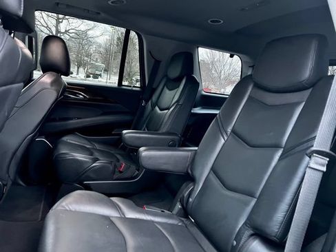 Used 2019 Cadillac Escalade Premium Luxury AWD/4WD image 15