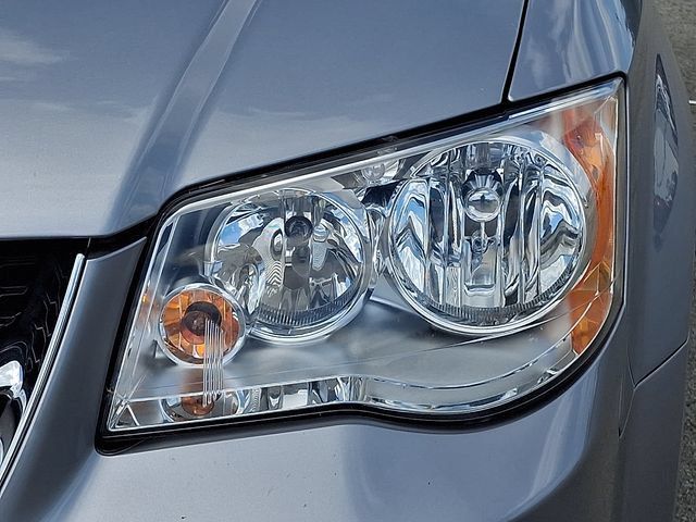 Used 2018 Dodge Grand Caravan SXT FWD image 9