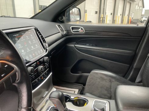 Used 2019 Jeep Grand Cherokee Altitude image 16