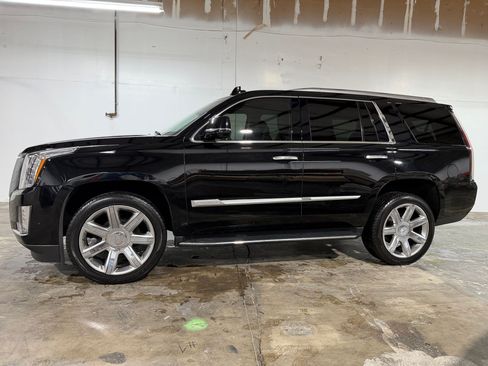 Used 2019 Cadillac Escalade Premium Luxury AWD/4WD image 2