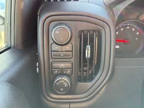 Used 2021 Chevrolet Silverado 2500 Custom w/ Custom Convenience Package image 10