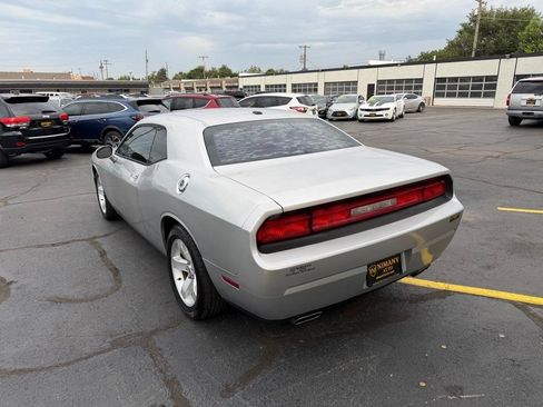 Used 2012 Dodge Challenger SXT RWD image 4