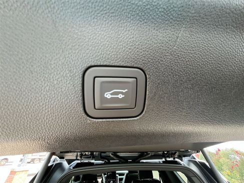 New 2025 GMC Yukon Elevation image 39