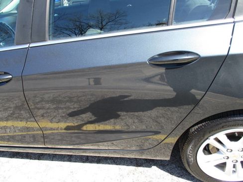 Used 2017 Chevrolet Cruze LT image 15