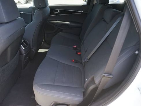 Used 2019 Kia Sorento FWD image 12