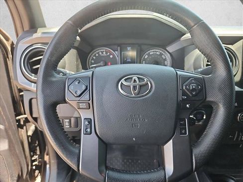 Used 2020 Toyota Tacoma TRD Off-Road w/ Technology Package AWD/4WD image 12