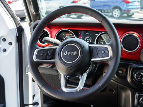 Used 2023 Jeep Gladiator Rubicon w/ Cold Weather Group AWD/4WD image 32