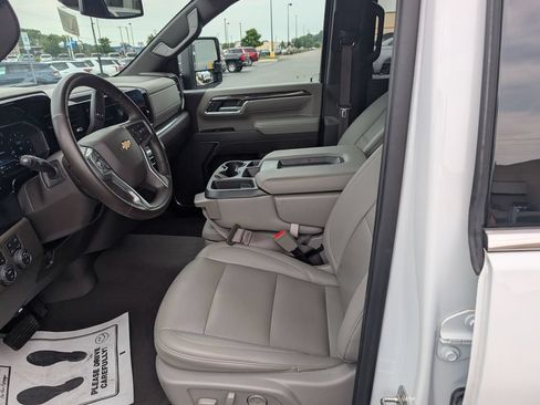 Used 2024 Chevrolet Silverado 2500 LTZ AWD/4WD image 15