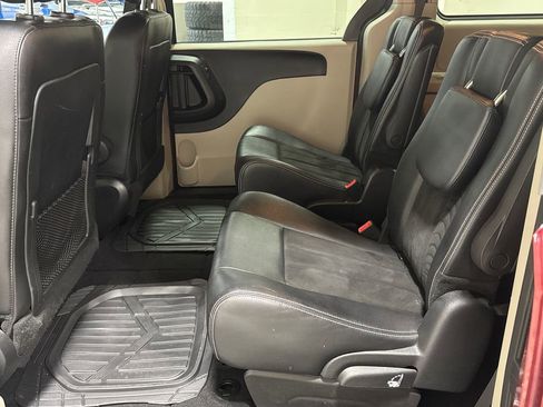 Used 2019 Dodge Grand Caravan SXT FWD image 22