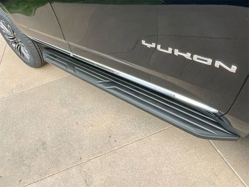 New 2025 GMC Yukon Elevation image 10