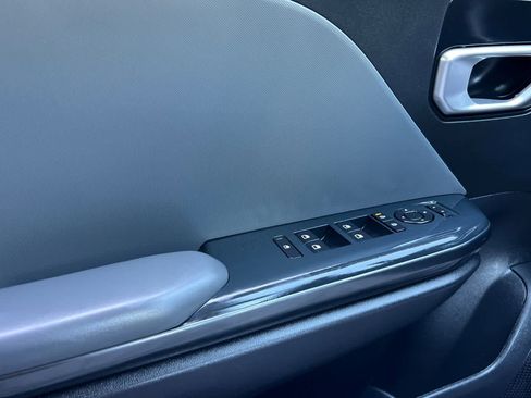 Used 2025 Kia K4 LXS image 13