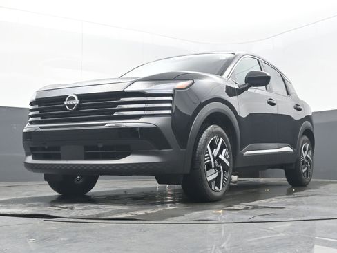 Certified 2025 Nissan Kicks SV image 23