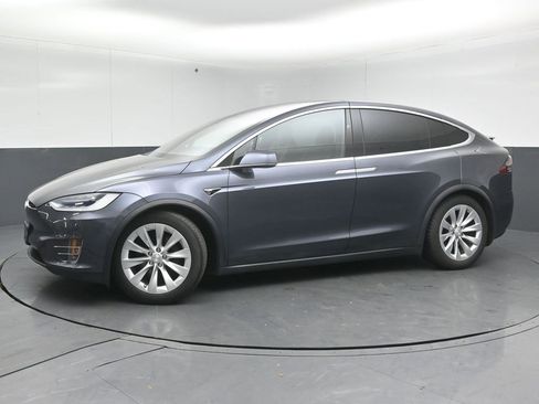 Used 2018 Tesla Model X 75D image 4
