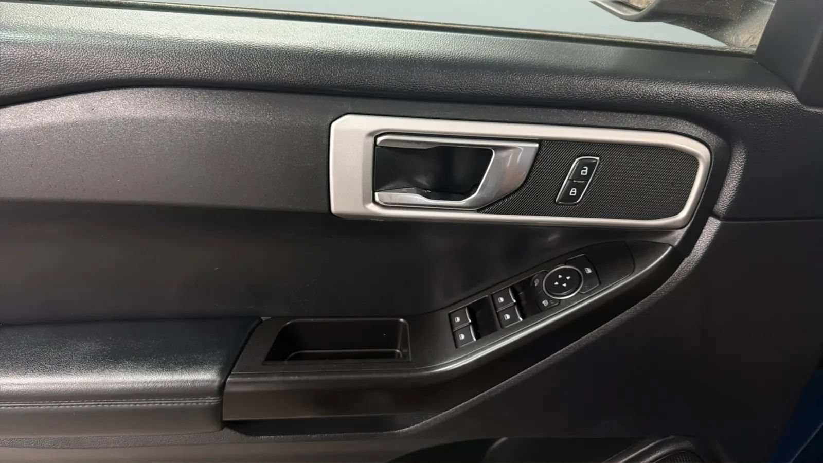 Used 2022 Ford Explorer 4WD image 16