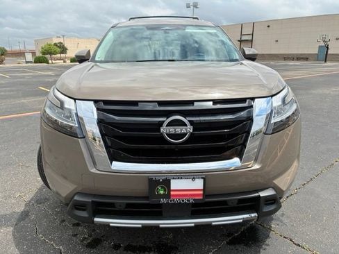 Certified 2023 Nissan Pathfinder Platinum FWD image 9