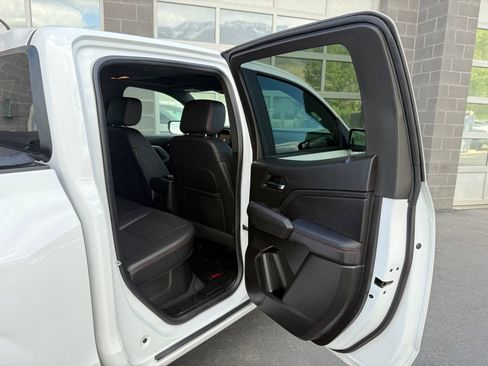 Used 2023 Chevrolet Colorado Z71 w/ Z71 Convenience Package 2 AWD/4WD image 38
