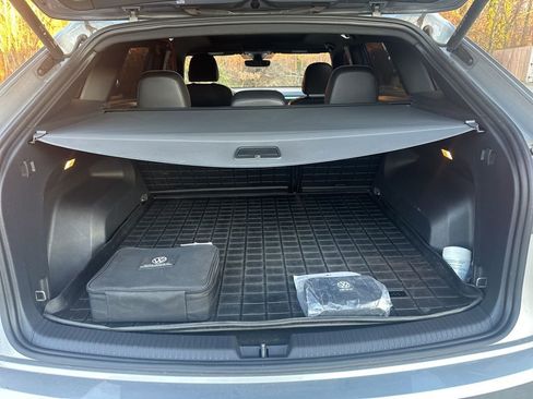 Used 2023 Volkswagen Atlas Cross Sport SEL R-Line image 9