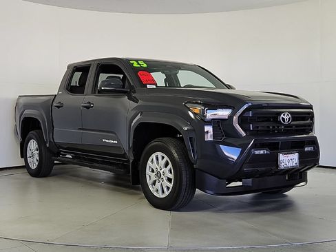 Used 2025 Toyota Tacoma SR5 AWD/4WD image 4