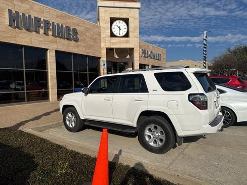 Used 2018 Toyota 4Runner SR5 image 3