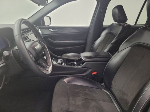 Used 2023 Jeep Grand Cherokee Altitude image 17