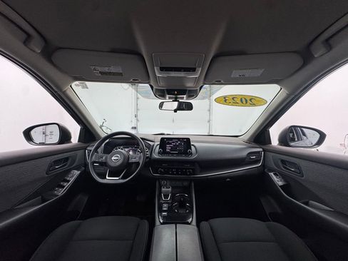 Used 2023 Nissan Rogue S image 3