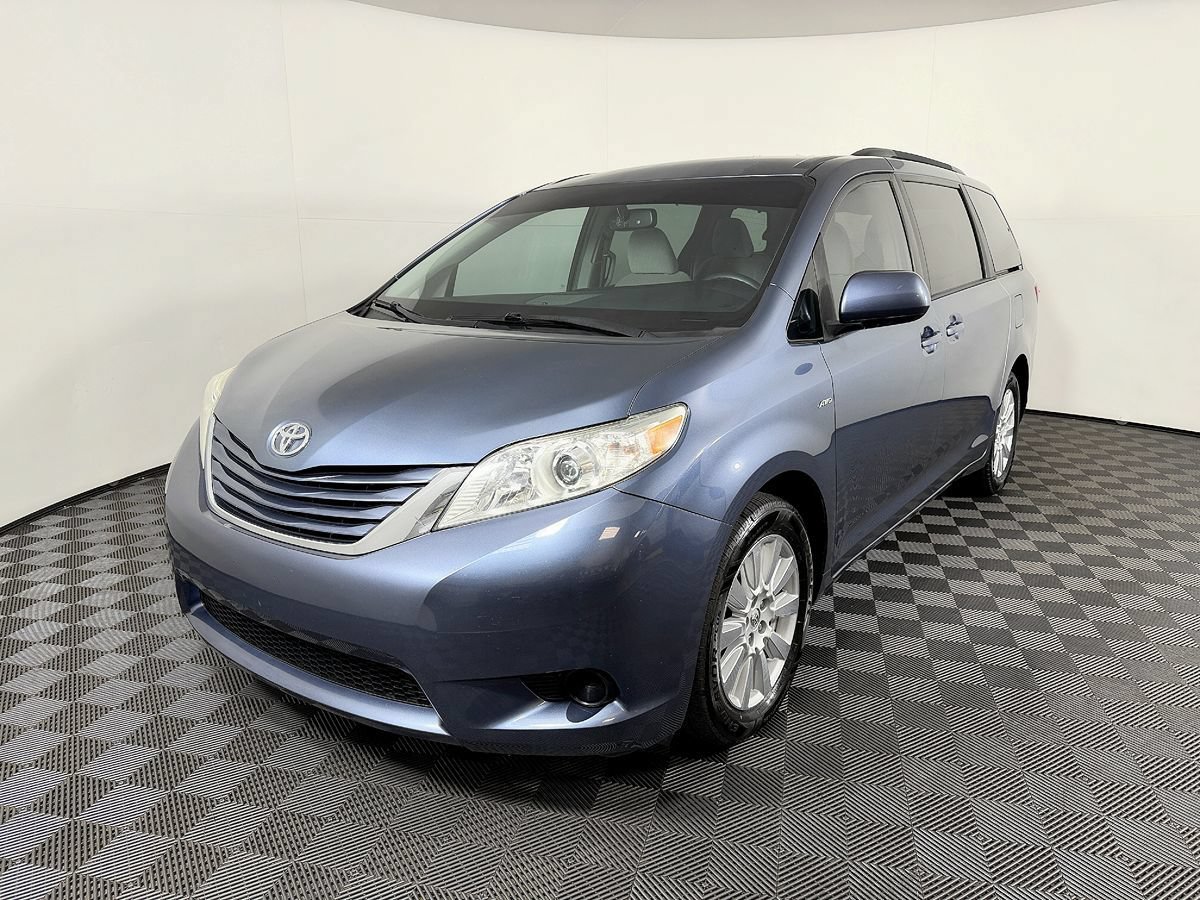 Used 2017 Toyota Sienna LE AWD/4WD image 2