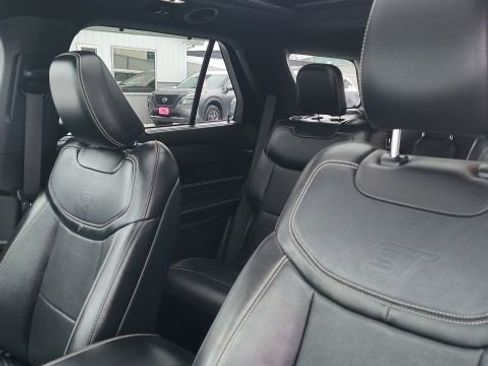 Used 2020 Ford Explorer ST w/ ST Street Pack image 6