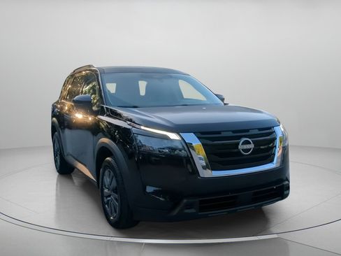 Used 2024 Nissan Pathfinder SV FWD image 4