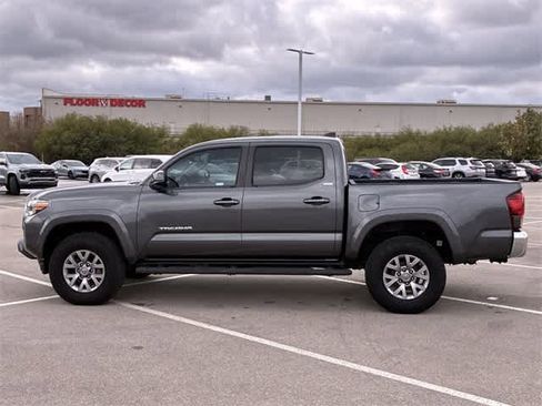Used 2018 Toyota Tacoma SR5 image 3