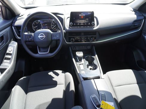 Used 2025 Nissan Rogue S FWD image 2