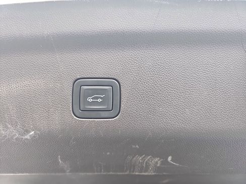 Used 2023 GMC Yukon XL SLT w/ SLT Premium Package AWD/4WD image 17