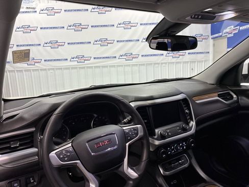 Used 2021 GMC Acadia SLE w/ Driver Convenience Package image 2