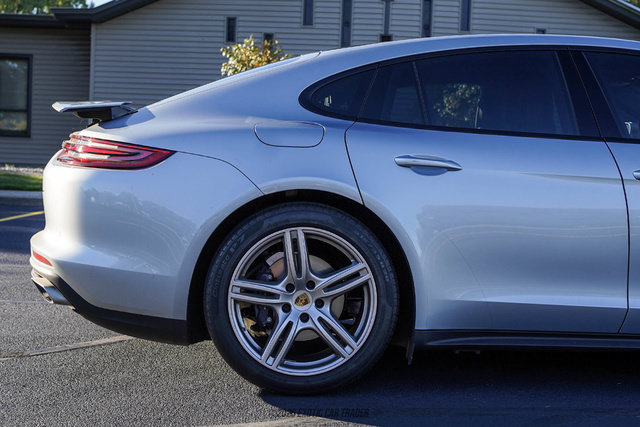 Used 2020 Porsche Panamera RWD image 9