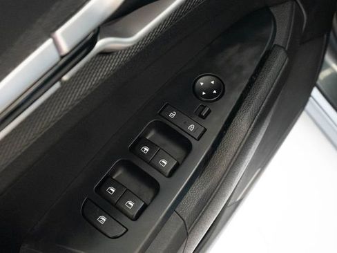 Used 2024 Kia Sportage LX image 11