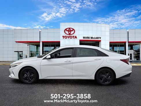 Used 2023 Hyundai Elantra SEL FWD image 2