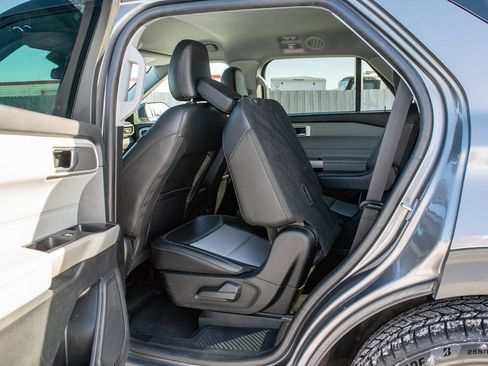 Used 2022 Ford Explorer XLT image 31