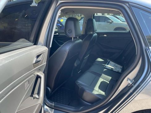 Used 2023 Volkswagen Jetta SE image 11