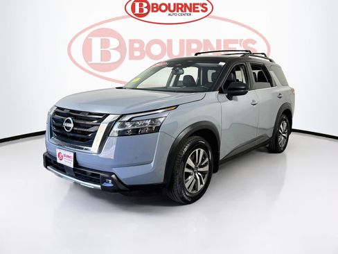 Used 2022 Nissan Pathfinder SL AWD/4WD image 6