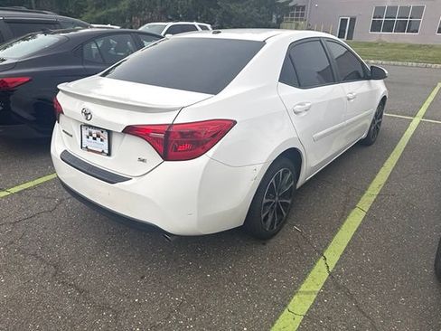 Used 2017 Toyota Corolla SE w/ SE Premium Package FWD image 4