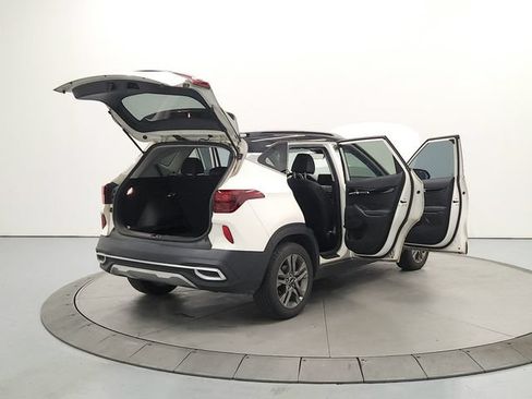 Used 2022 Kia Seltos S FWD image 15