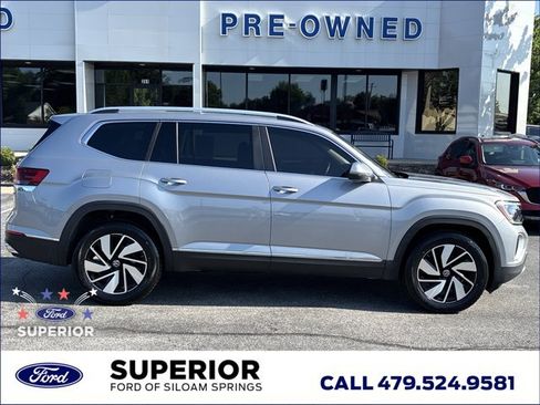 Used 2025 Volkswagen Atlas SEL AWD/4WD image 2
