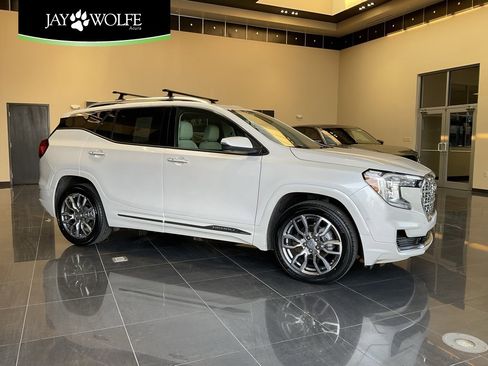 Used 2022 GMC Terrain Denali w/ Denali Premium Package image 1