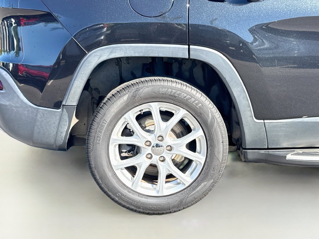 Used 2014 Jeep Cherokee Limited w/ Luxury Group FWD image 38