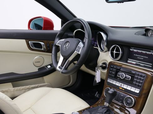 Used 2015 Mercedes-Benz SLK 250 image 30
