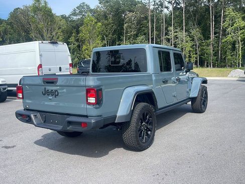 Used 2025 Jeep Gladiator Sport AWD/4WD image 7